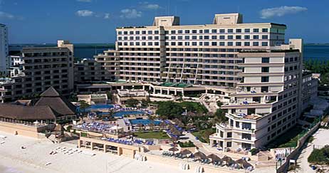 Gofl at the Cancun Palace